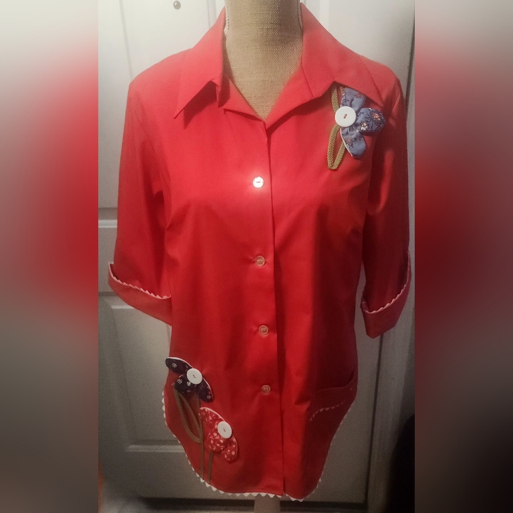 70s Little House Red Embellished with Flowers Blouse Size L (pit to pit - 22")